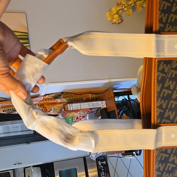 Large Letters Print Tote Handbag 👜  With Coin Case        ✨️ NEW ✨️ - Picture 3 of 11